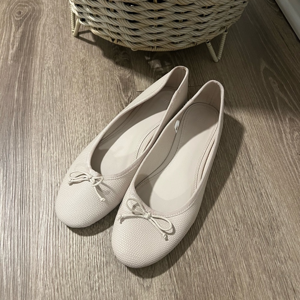 H&M Cream Textured Flats